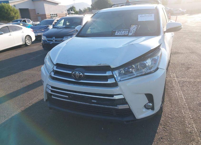 Photo 6 of 2018 Toyota Highlander LE PLUS (VIN 5TDZZRFH5JS254039)