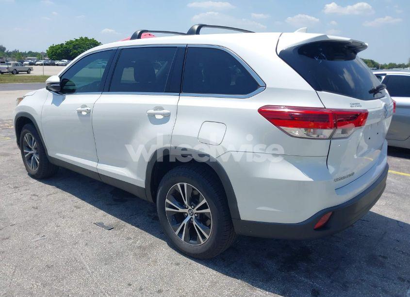 Photo 3 of 2019 Toyota Highlander LE PLUS (VIN 5TDZZRFH5KS348391)