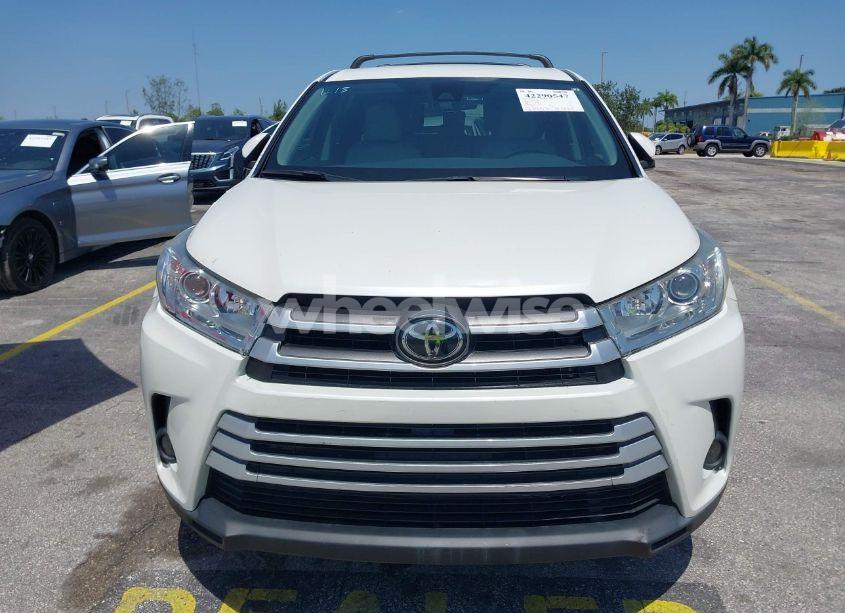 Photo 6 of 2019 Toyota Highlander LE PLUS (VIN 5TDZZRFH5KS348391)