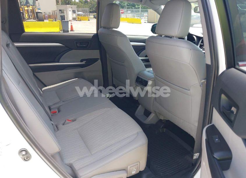 Photo 8 of 2019 Toyota Highlander LE PLUS (VIN 5TDZZRFH5KS348391)