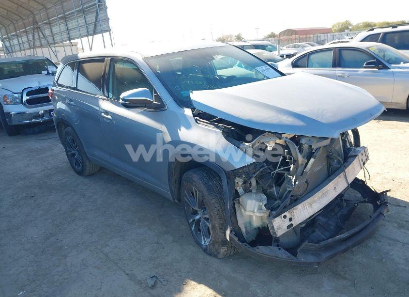2018 Toyota Highlander LE (VIN 5TDZZRFH6JS249884) main photo