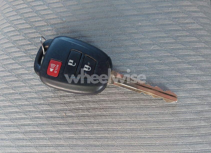 Photo 11 of 2018 Toyota Highlander LE (VIN 5TDZZRFH6JS249884)