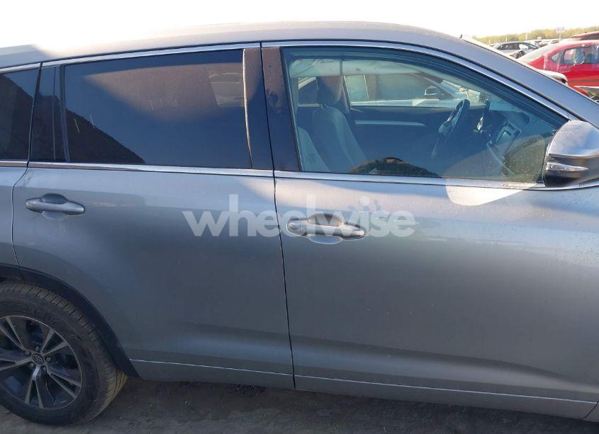 Photo 14 of 2018 Toyota Highlander LE (VIN 5TDZZRFH6JS249884)