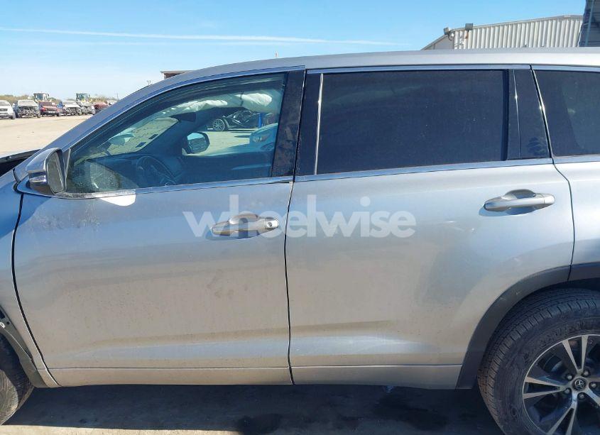 Photo 15 of 2018 Toyota Highlander LE (VIN 5TDZZRFH6JS249884)