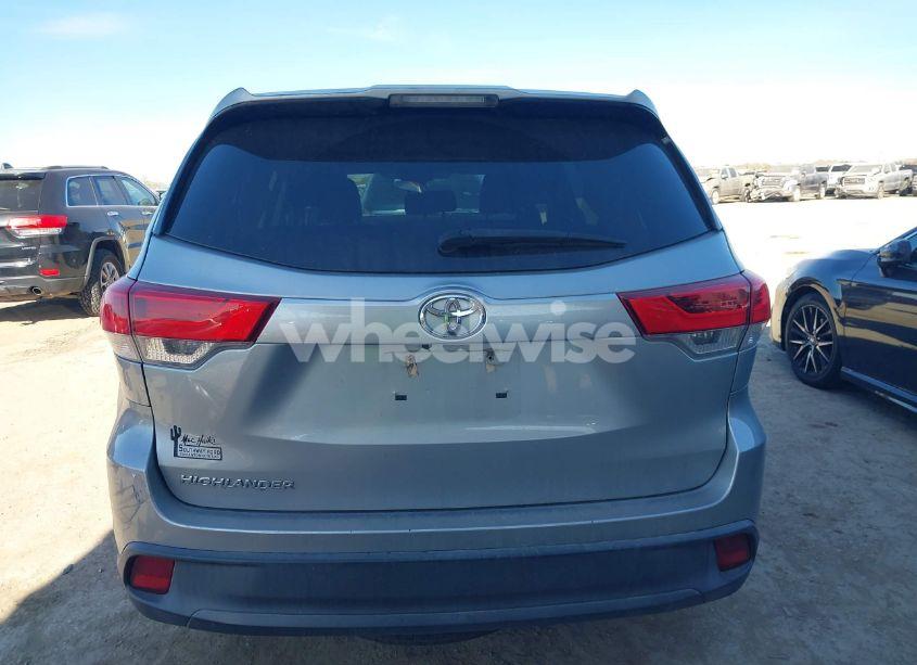 Photo 17 of 2018 Toyota Highlander LE (VIN 5TDZZRFH6JS249884)