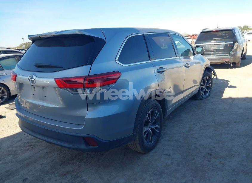 Photo 4 of 2018 Toyota Highlander LE (VIN 5TDZZRFH6JS249884)