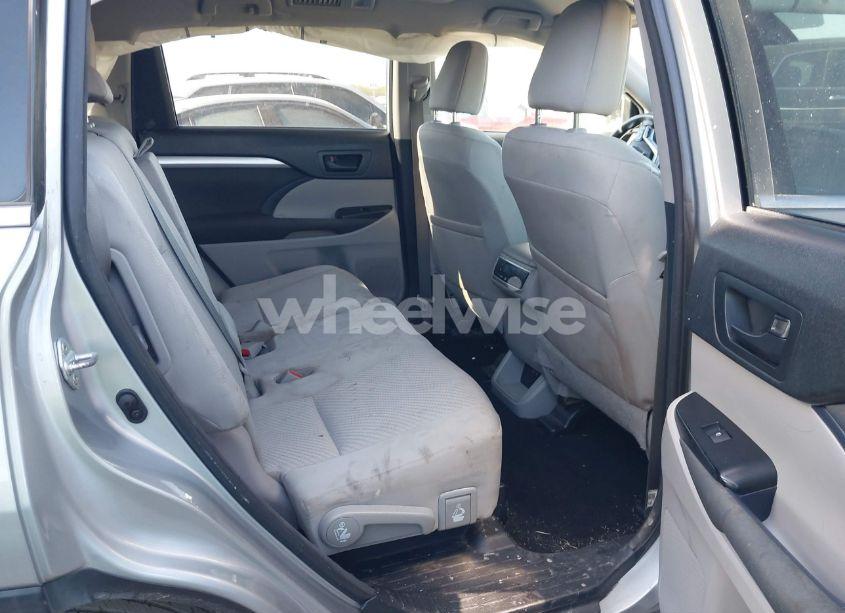 Photo 8 of 2018 Toyota Highlander LE (VIN 5TDZZRFH6JS249884)