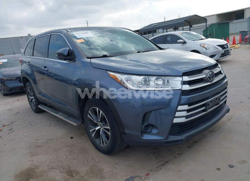 2019 Toyota Highlander LE (VIN 5TDZZRFH6KS341675) main photo