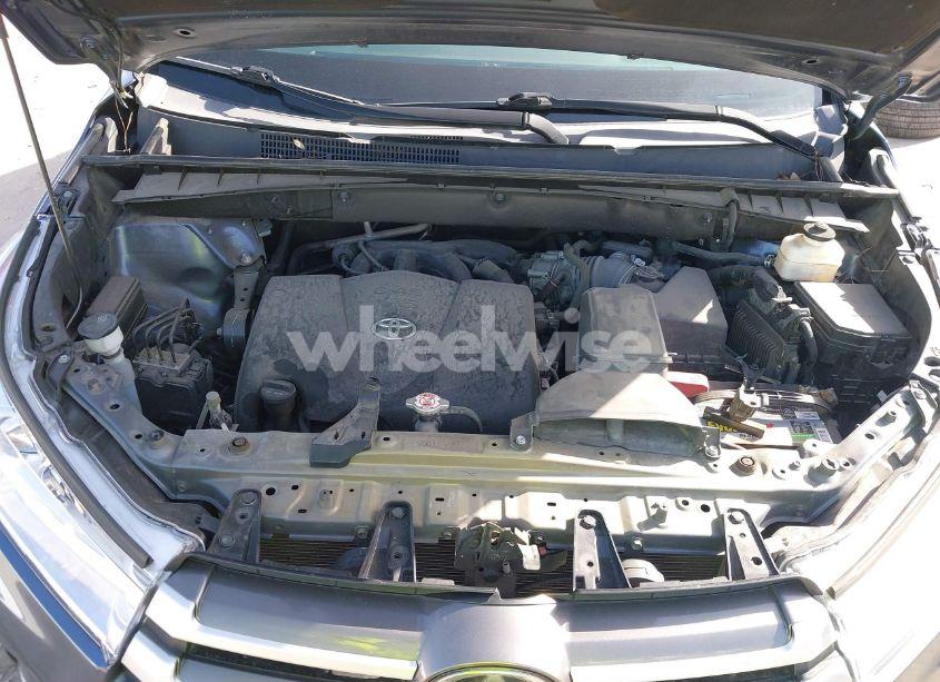 Photo 10 of 2019 Toyota Highlander LE (VIN 5TDZZRFH6KS341675)