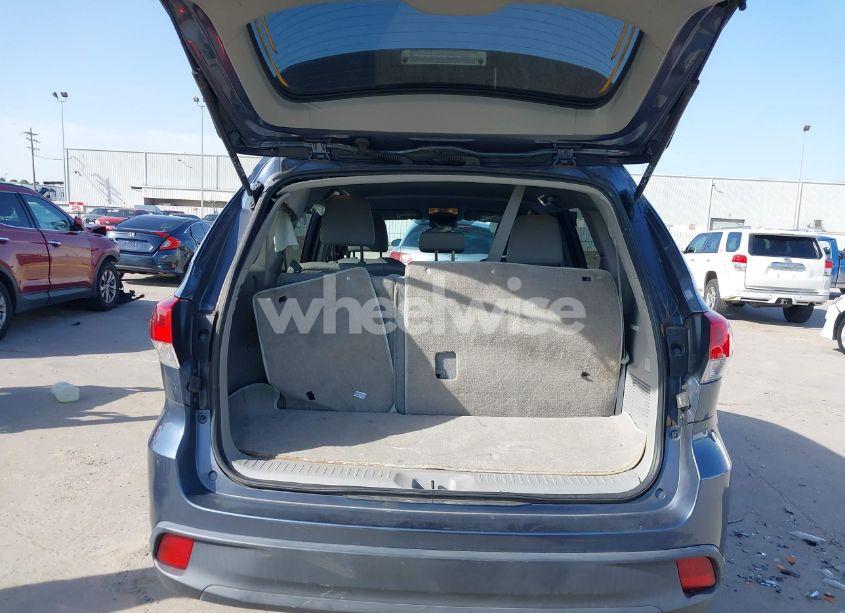 Photo 19 of 2019 Toyota Highlander LE (VIN 5TDZZRFH6KS341675)