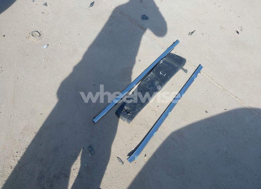 Photo 20 of 2019 Toyota Highlander LE (VIN 5TDZZRFH6KS341675)