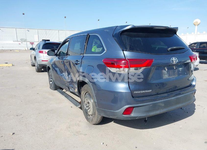 Photo 3 of 2019 Toyota Highlander LE (VIN 5TDZZRFH6KS341675)
