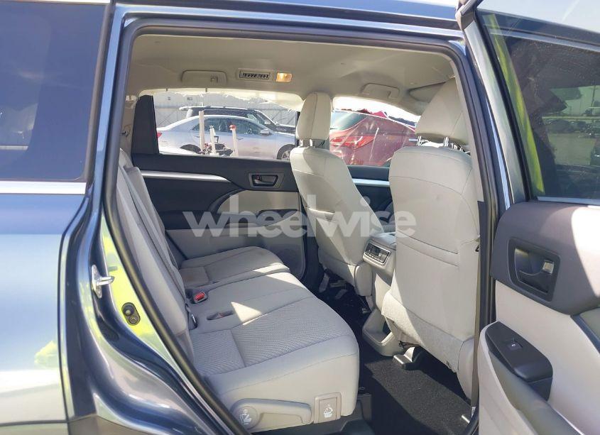 Photo 8 of 2019 Toyota Highlander LE (VIN 5TDZZRFH6KS341675)