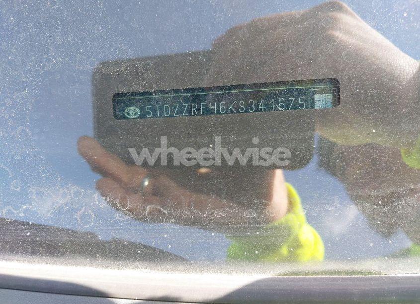 Photo 9 of 2019 Toyota Highlander LE (VIN 5TDZZRFH6KS341675)