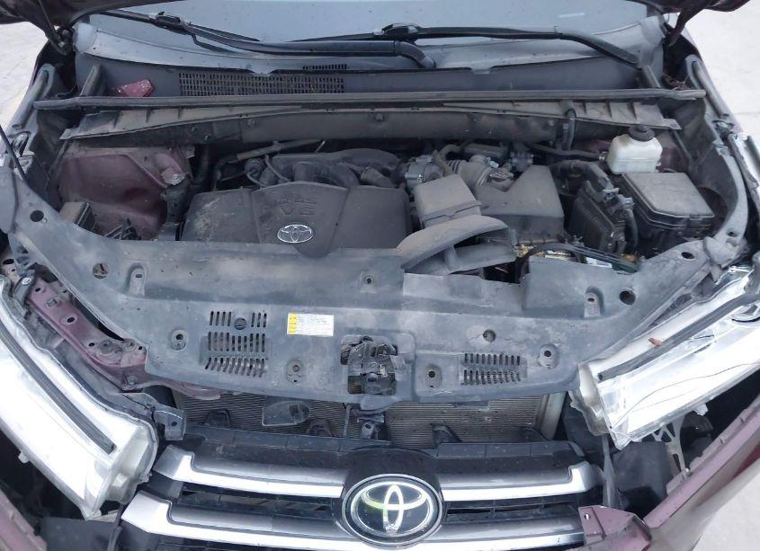 Photo 10 of 2019 Toyota Highlander LE (VIN 5TDZZRFH6KS365684)