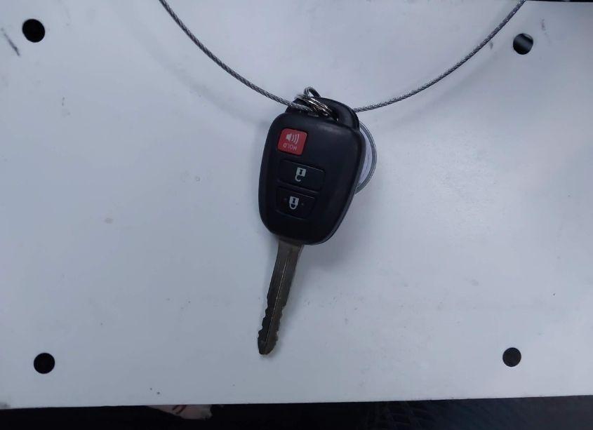 Photo 11 of 2019 Toyota Highlander LE (VIN 5TDZZRFH6KS365684)