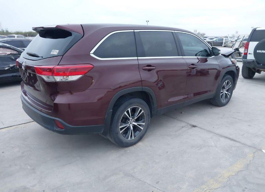 Photo 4 of 2019 Toyota Highlander LE (VIN 5TDZZRFH6KS365684)