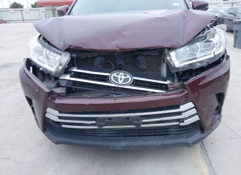 Photo 6 of 2019 Toyota Highlander LE (VIN 5TDZZRFH6KS365684)