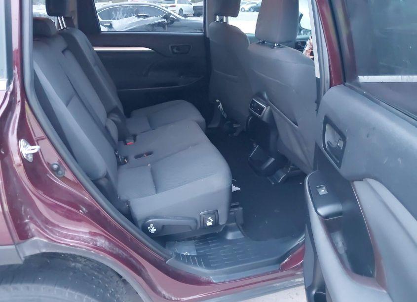 Photo 8 of 2019 Toyota Highlander LE (VIN 5TDZZRFH6KS365684)