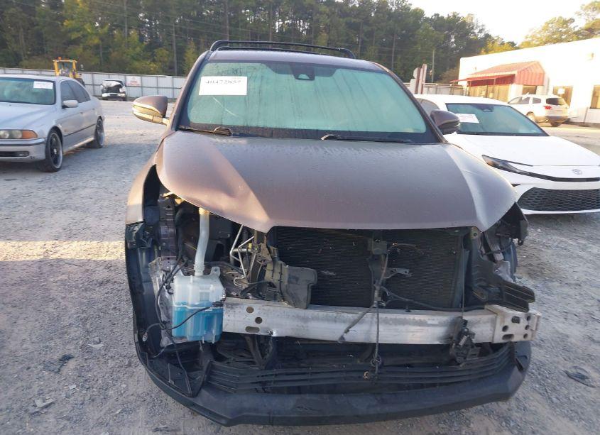 Photo 12 of 2017 Toyota Highlander LE (VIN 5TDZZRFH7HS192993)