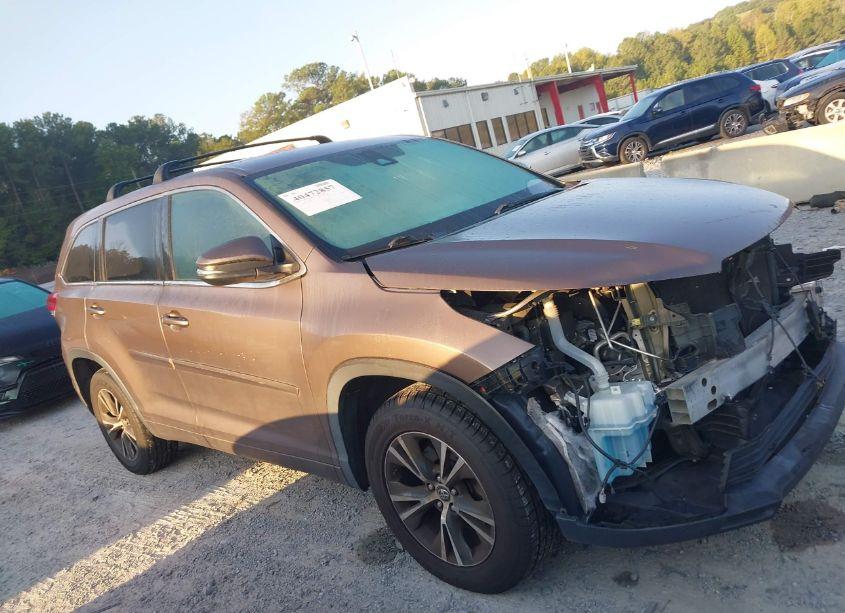 Photo 13 of 2017 Toyota Highlander LE (VIN 5TDZZRFH7HS192993)