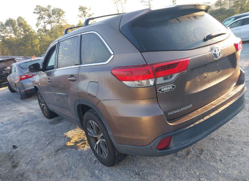 Photo 3 of 2017 Toyota Highlander LE (VIN 5TDZZRFH7HS192993)