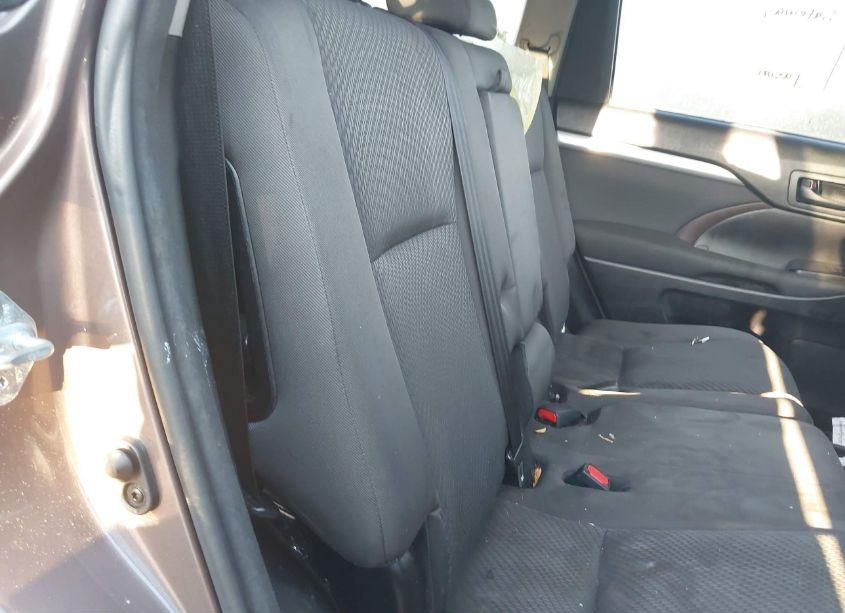 Photo 8 of 2017 Toyota Highlander LE (VIN 5TDZZRFH7HS192993)