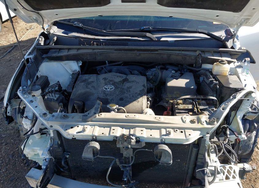 Photo 10 of 2017 Toyota Highlander LE (VIN 5TDZZRFH7HS196557)