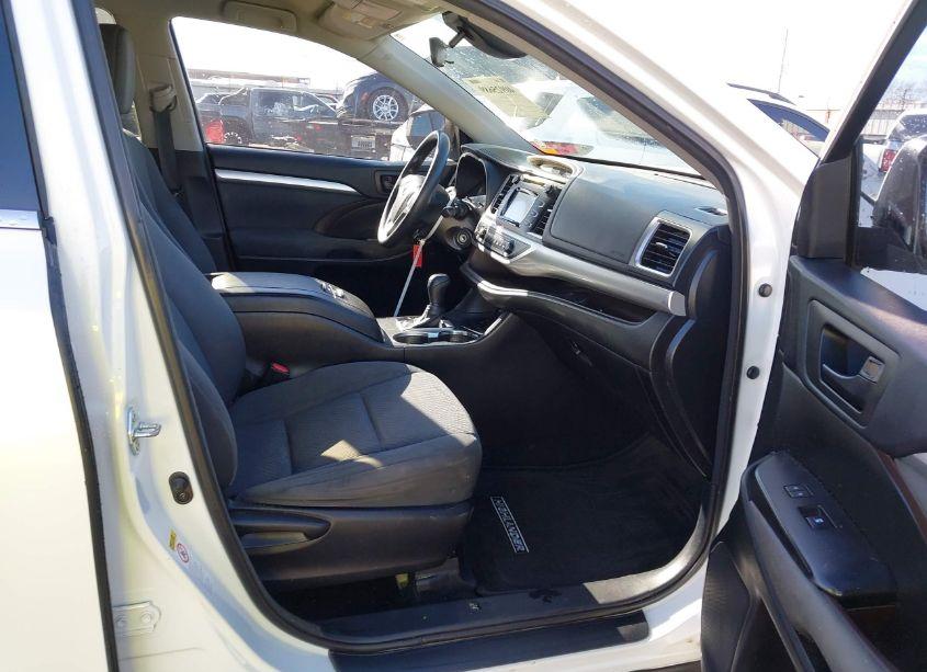 Photo 5 of 2017 Toyota Highlander LE (VIN 5TDZZRFH7HS196557)