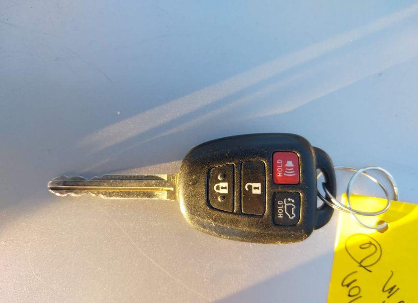 Photo 11 of 2018 Toyota Highlander LE PLUS (VIN 5TDZZRFH7JS241082)