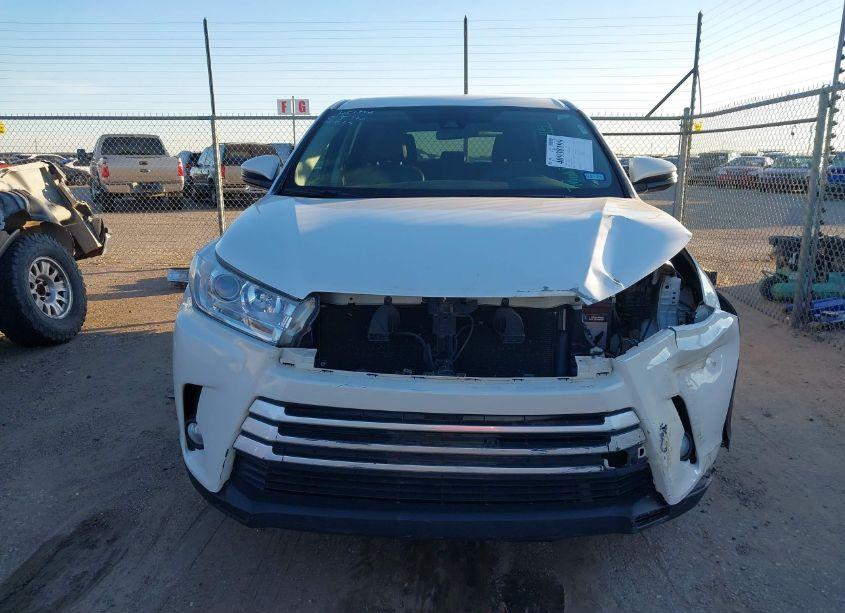 Photo 13 of 2018 Toyota Highlander LE PLUS (VIN 5TDZZRFH7JS241082)