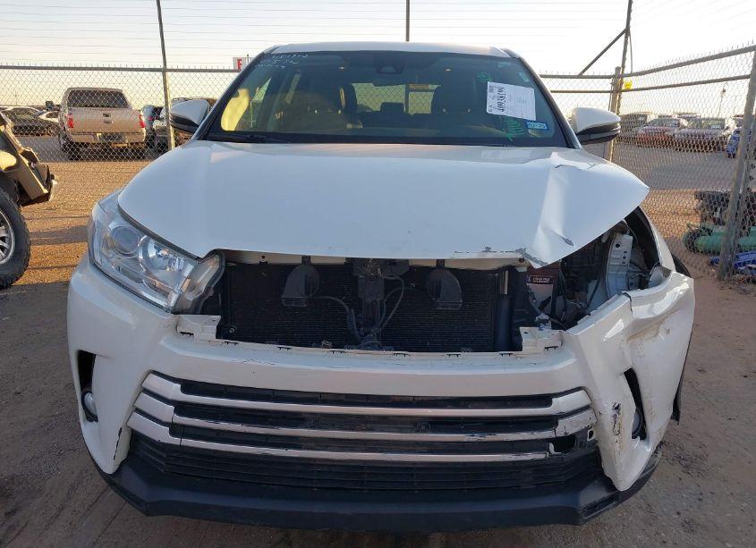 Photo 6 of 2018 Toyota Highlander LE PLUS (VIN 5TDZZRFH7JS241082)