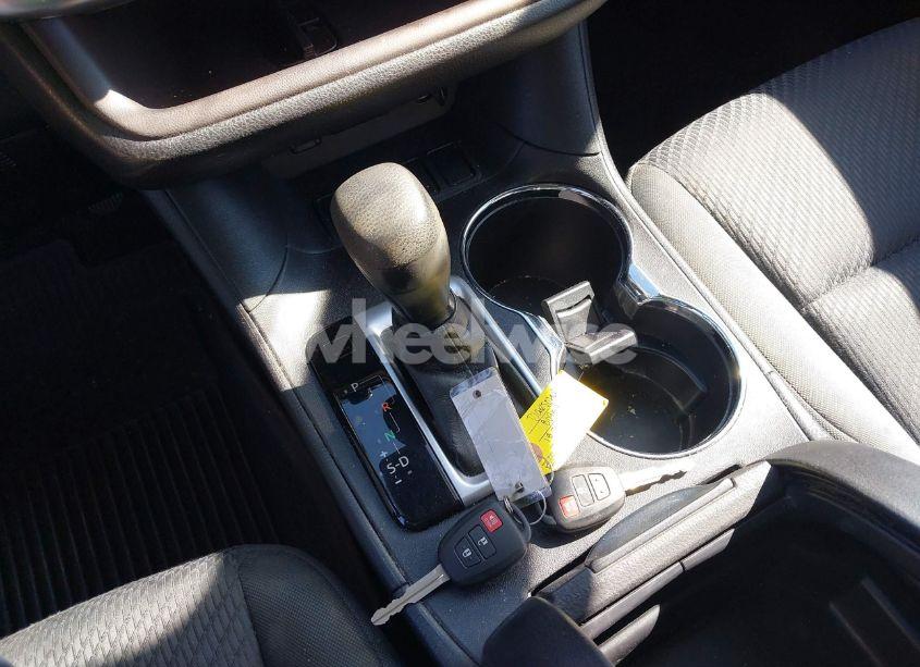 Photo 11 of 2018 Toyota Highlander LE (VIN 5TDZZRFH7JS276687)