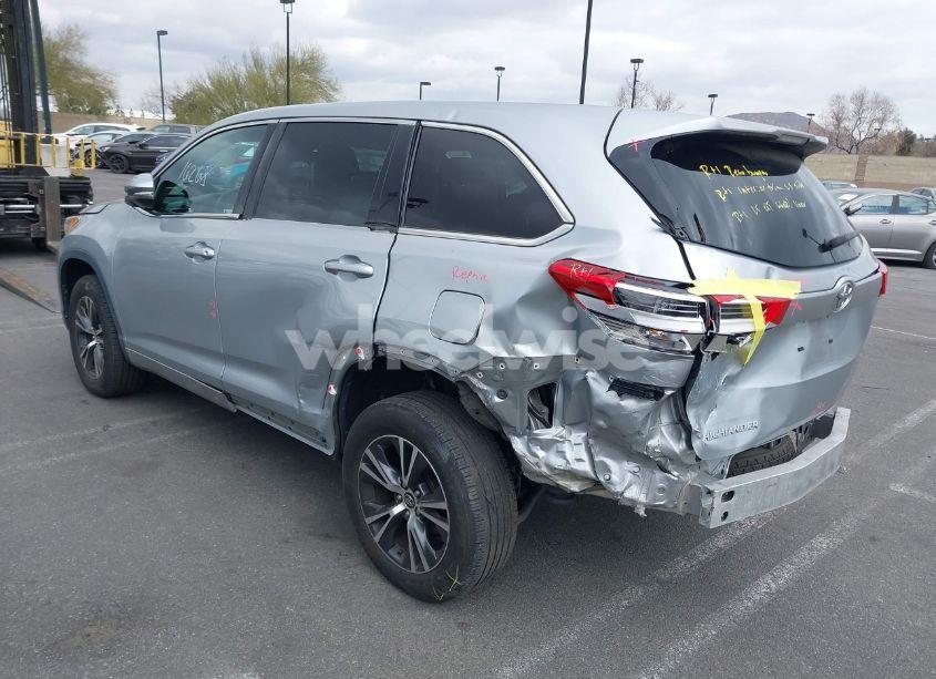 Photo 3 of 2018 Toyota Highlander LE (VIN 5TDZZRFH7JS276687)