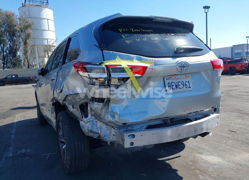 Photo 6 of 2018 Toyota Highlander LE (VIN 5TDZZRFH7JS276687)
