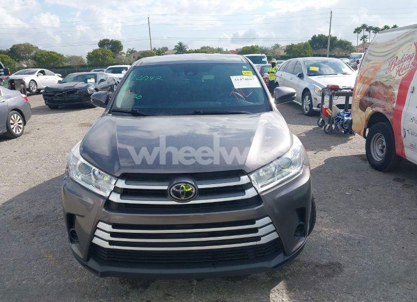 Photo 12 of 2019 Toyota Highlander LE (VIN 5TDZZRFH7KS290610)