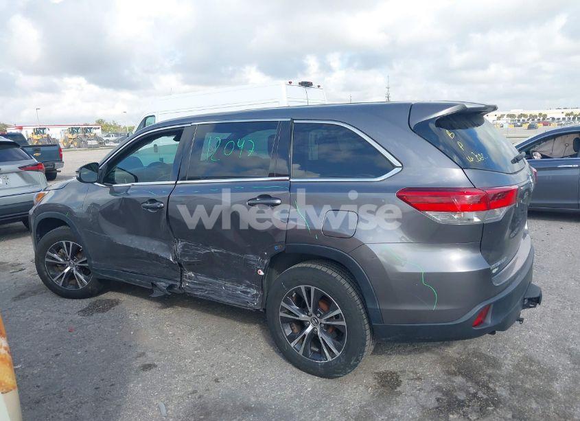 Photo 14 of 2019 Toyota Highlander LE (VIN 5TDZZRFH7KS290610)