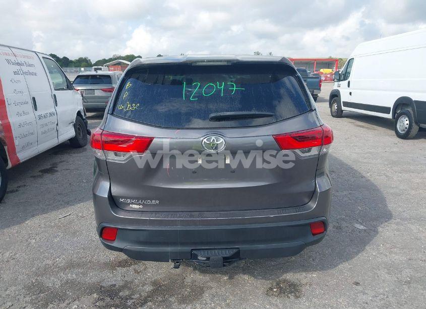 Photo 16 of 2019 Toyota Highlander LE (VIN 5TDZZRFH7KS290610)