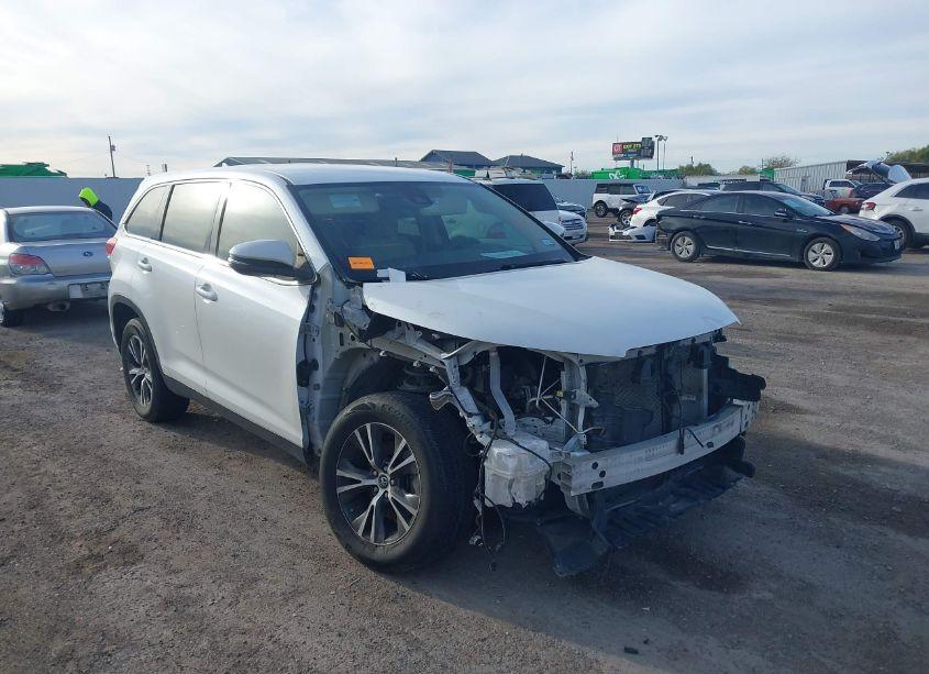 2019 Toyota Highlander LE PLUS (VIN 5TDZZRFH8KS352337) main photo