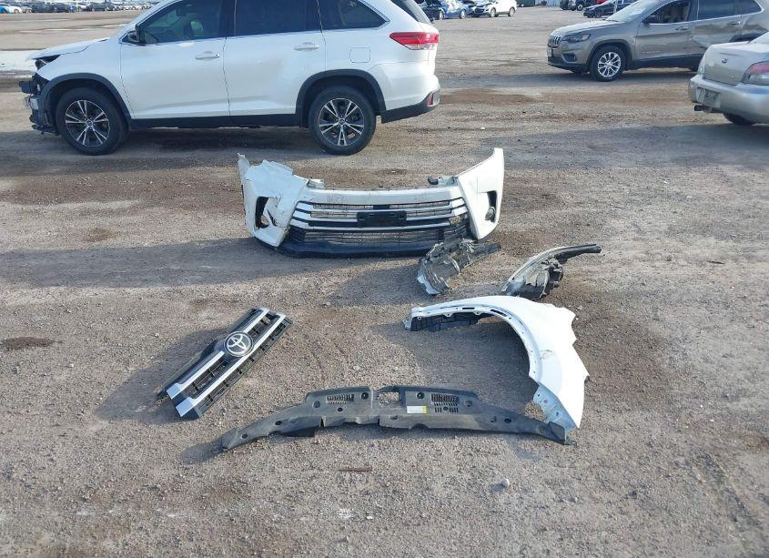 Photo 12 of 2019 Toyota Highlander LE PLUS (VIN 5TDZZRFH8KS352337)