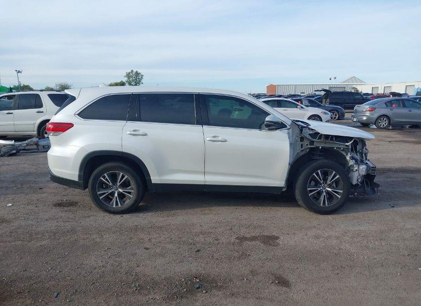 Photo 14 of 2019 Toyota Highlander LE PLUS (VIN 5TDZZRFH8KS352337)