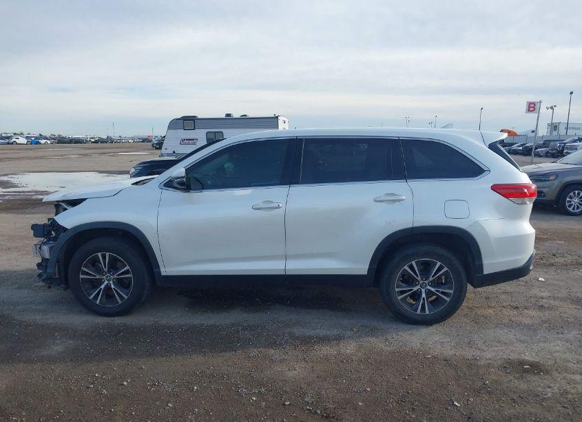 Photo 15 of 2019 Toyota Highlander LE PLUS (VIN 5TDZZRFH8KS352337)