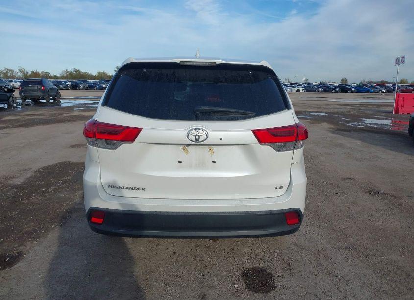 Photo 17 of 2019 Toyota Highlander LE PLUS (VIN 5TDZZRFH8KS352337)