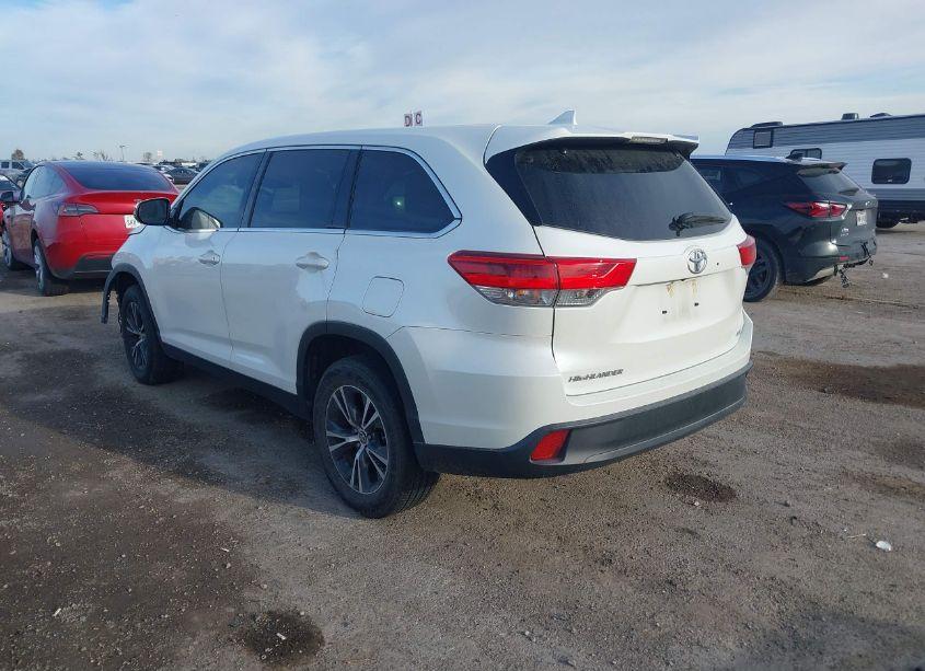 Photo 3 of 2019 Toyota Highlander LE PLUS (VIN 5TDZZRFH8KS352337)