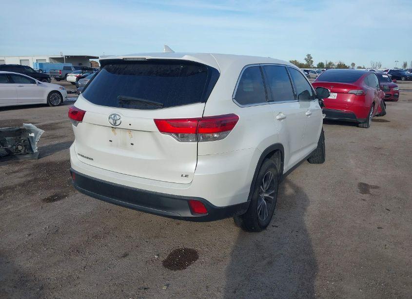 Photo 4 of 2019 Toyota Highlander LE PLUS (VIN 5TDZZRFH8KS352337)