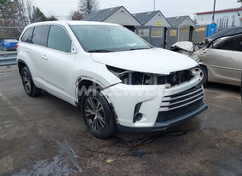 2017 Toyota Highlander LE (VIN 5TDZZRFH9HS209454) main photo