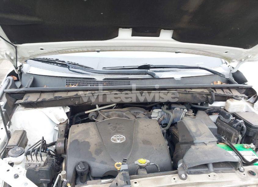 Photo 10 of 2017 Toyota Highlander LE (VIN 5TDZZRFH9HS209454)