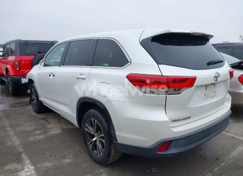 Photo 14 of 2017 Toyota Highlander LE (VIN 5TDZZRFH9HS209454)