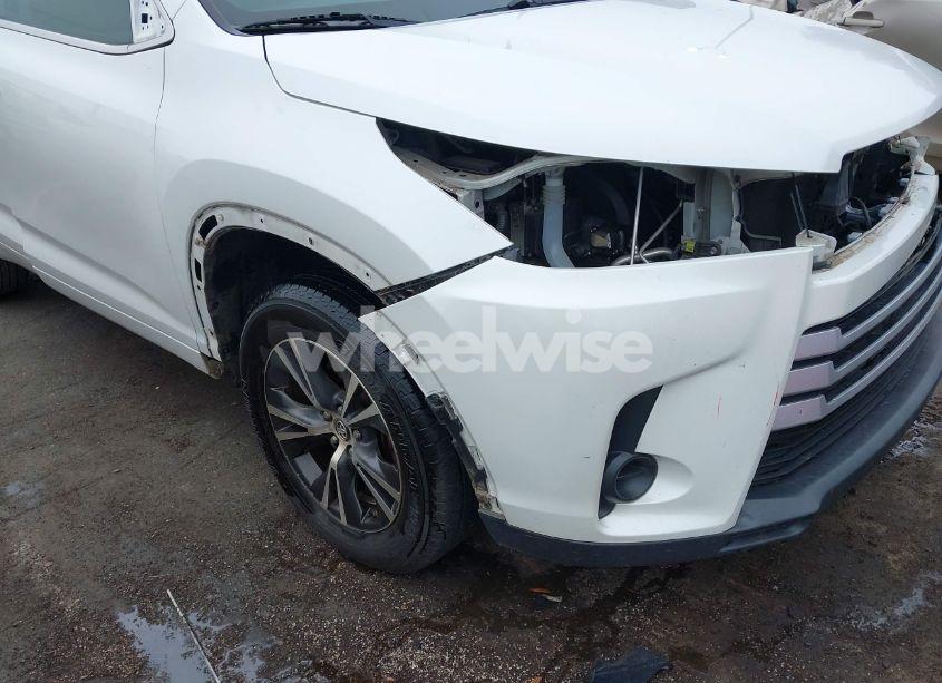 Photo 18 of 2017 Toyota Highlander LE (VIN 5TDZZRFH9HS209454)