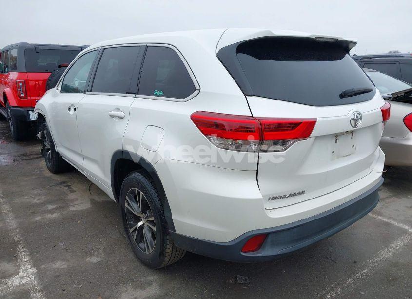 Photo 3 of 2017 Toyota Highlander LE (VIN 5TDZZRFH9HS209454)